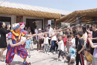 沃恩：不可能既防住三分又防住内线 我们得先保护好篮筐